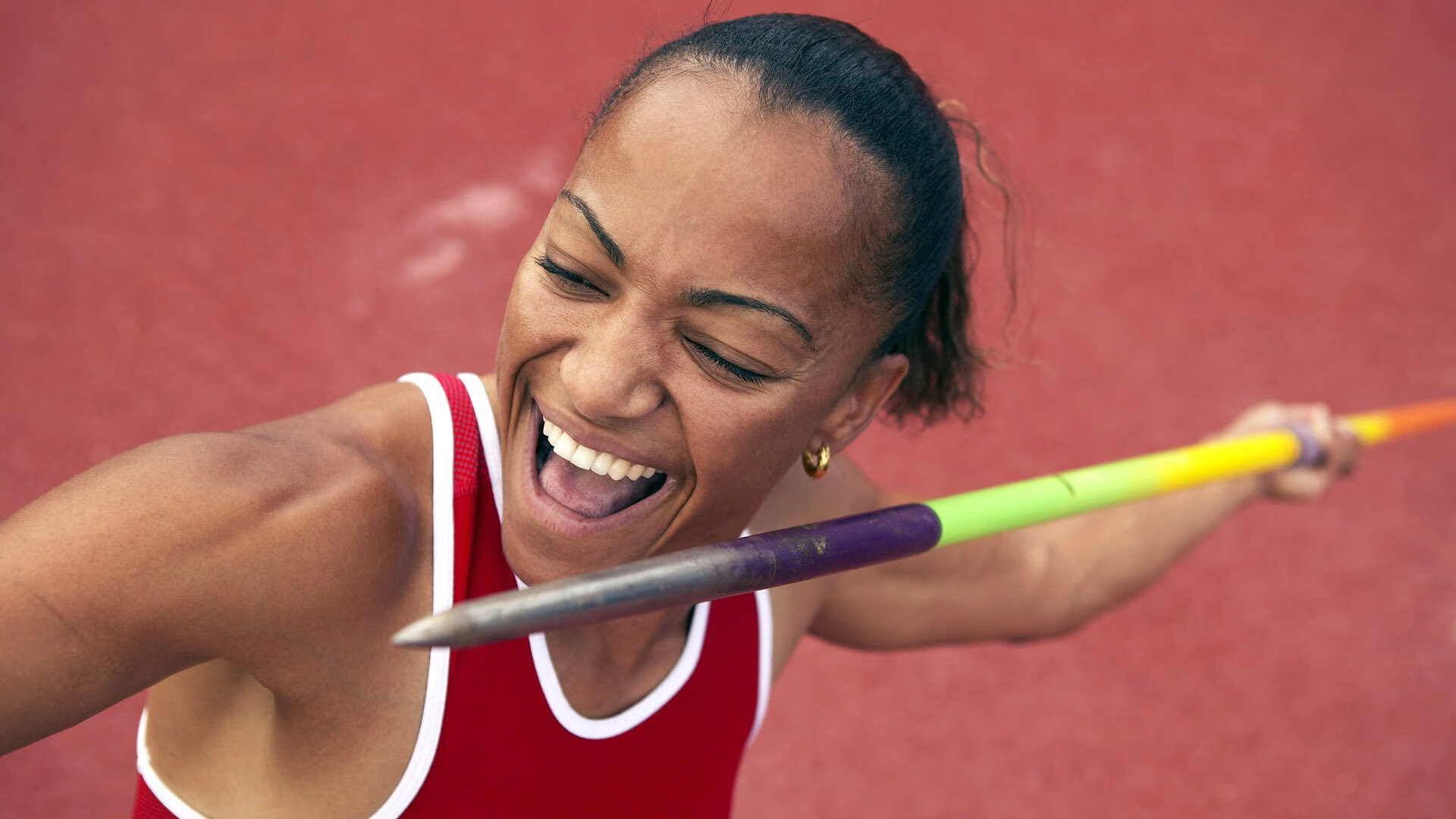 快船队客场击败对手 信心大增冲击季后赛，快船队的比赛